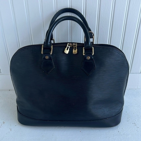Louis Vuitton Handbags - Louis Vuitton Women’s Black Two-Way Zippers Epi Leather Alma Purse AR0948